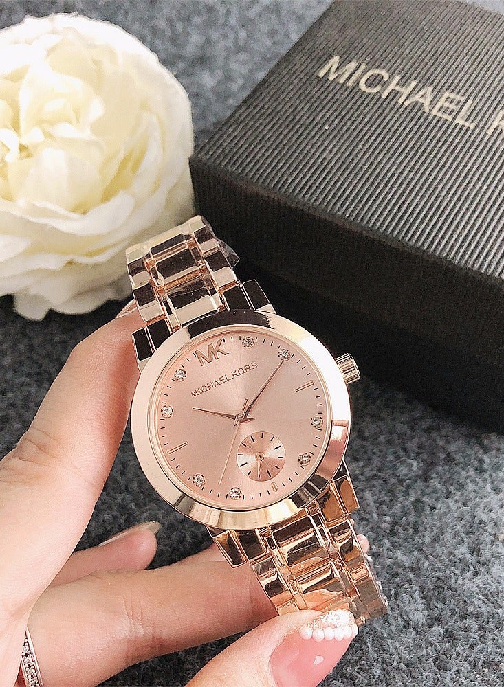 ساعة MK Michael Kors النسائية باللون الذهبي الوردي وساعة كريستال أنيقة